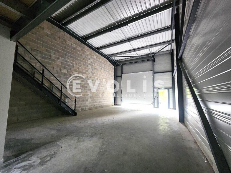 31 Rue Du Claret, Charvieu-Chavagneux à louer - Photo de l’immeuble – Image 1 sur 14
