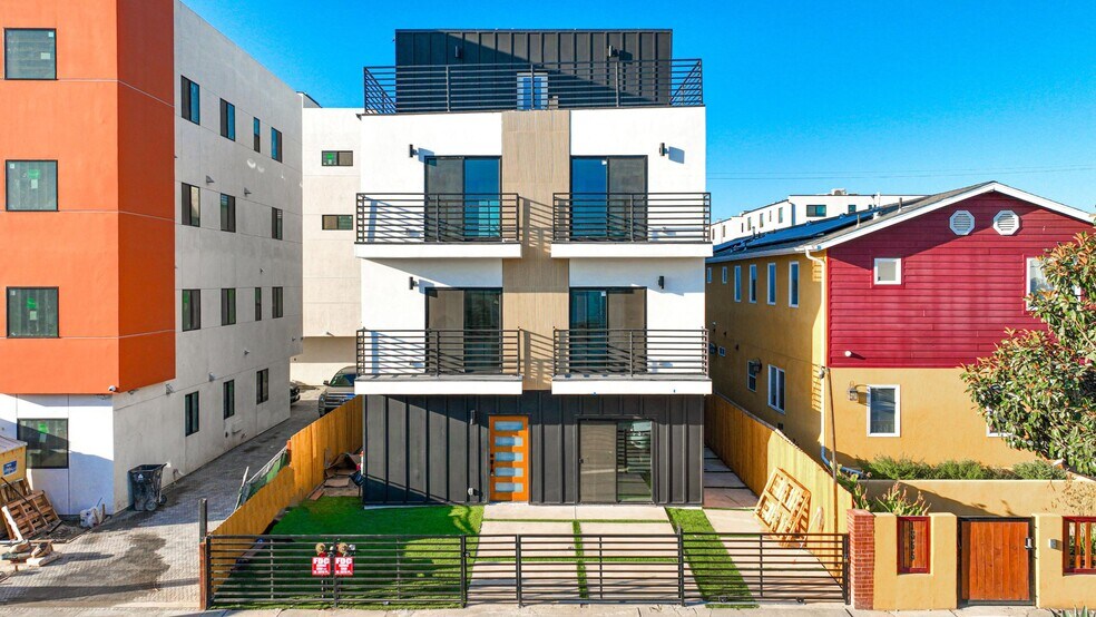 1359 W 35th Pl, Los Angeles, CA à vendre - Photo de l’immeuble – Image 2 sur 18