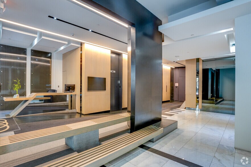 200 SE 1st St, Miami, FL à louer - Hall d’entrée – Image 2 sur 18