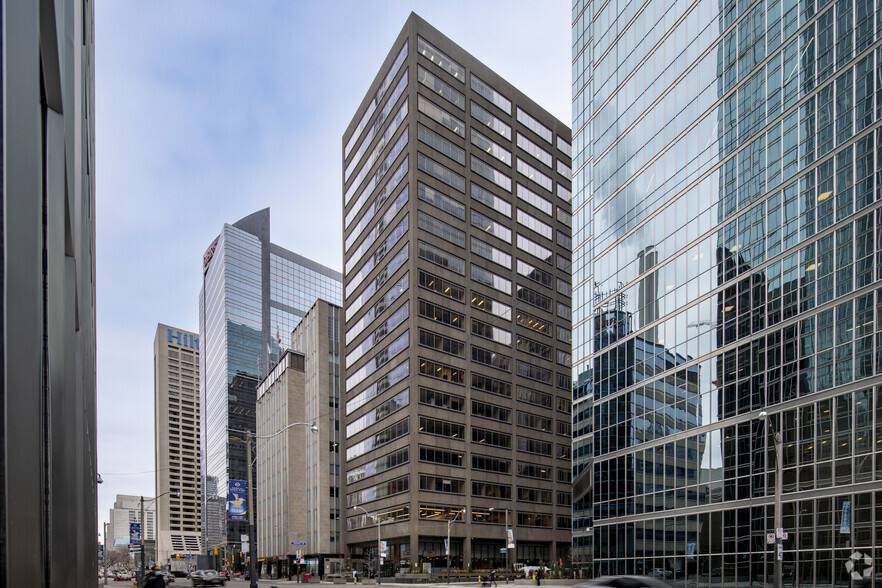 155 University Ave, Toronto, ON à louer - Photo de l’immeuble – Image 3 sur 5