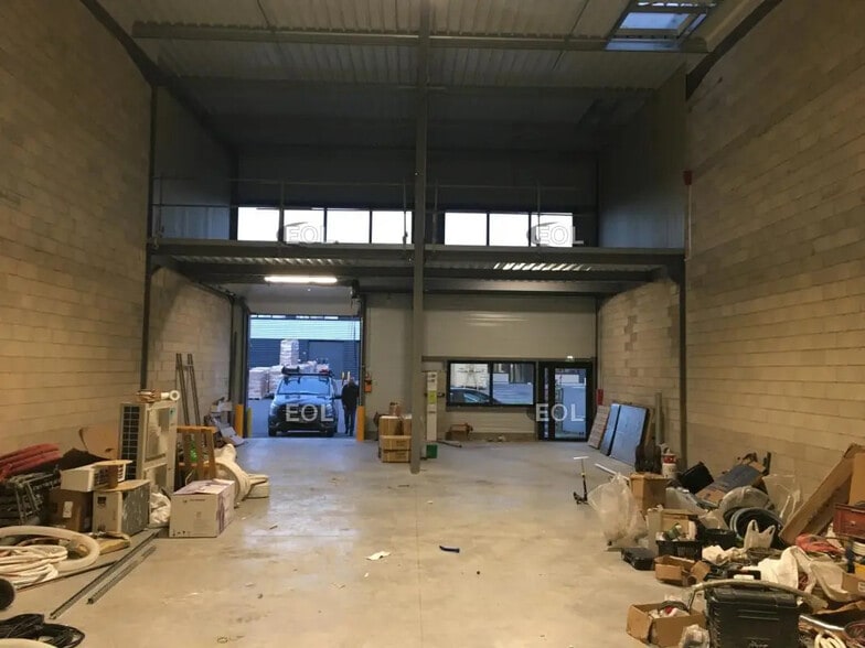 Local d’activités dans Aulnay-sous-Bois à louer - Photo de l’immeuble – Image 2 sur 2