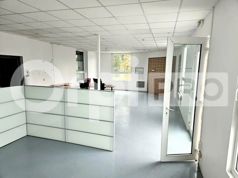 Local d’activités dans Soissons à louer - Photo de l’immeuble – Image 3 sur 5