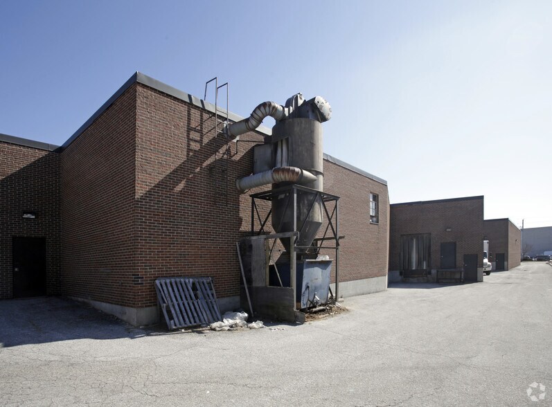 60 Weybright Ct, Toronto, ON à louer - Photo de l’immeuble – Image 2 sur 4