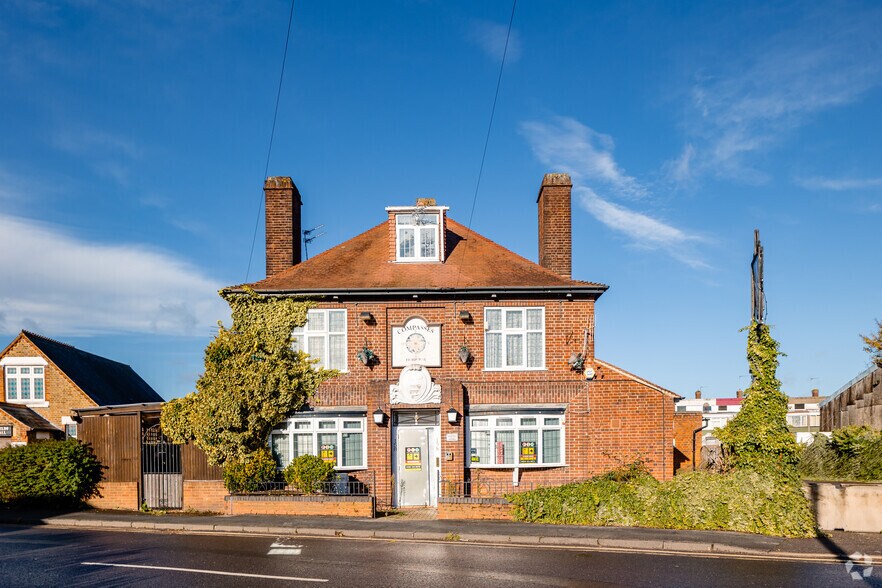 158 Thorpe Lea Rd, Egham à louer - Photo de l’immeuble – Image 2 sur 2