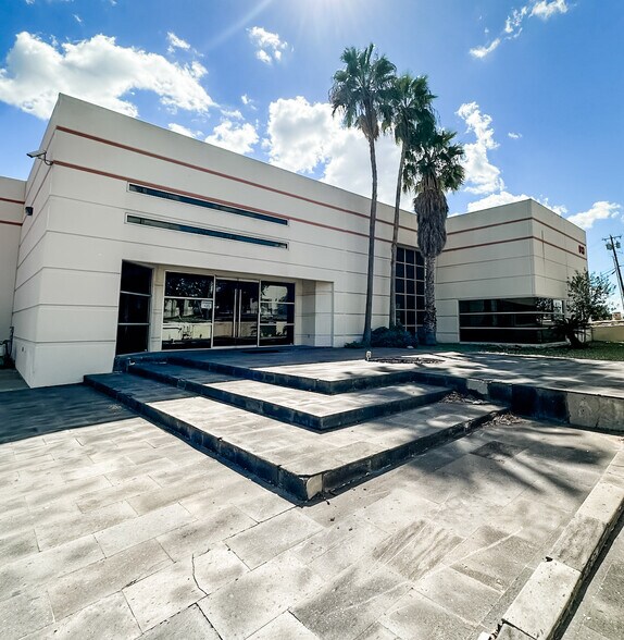 813 Nafta Blvd, Laredo, TX à louer - Photo de l’immeuble – Image 3 sur 8