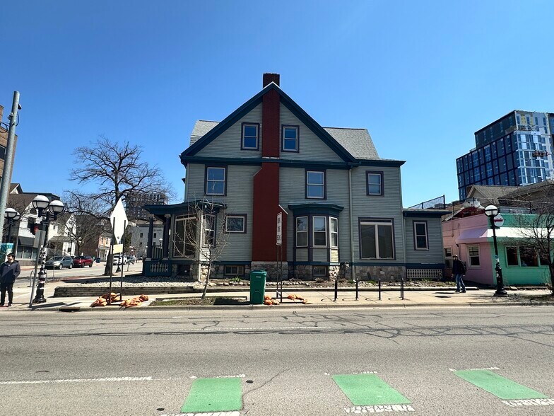 302 E Liberty St, Ann Arbor, MI à louer - Photo de l’immeuble – Image 2 sur 3