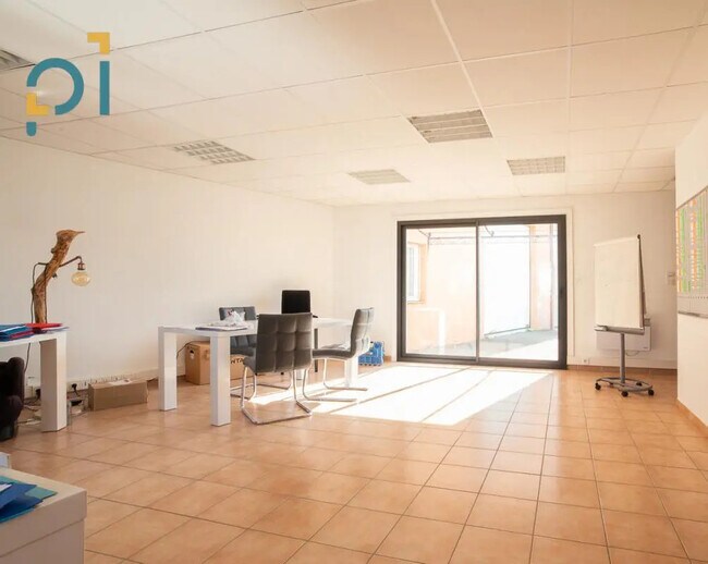 Plus de détails pour Local commercial à louer