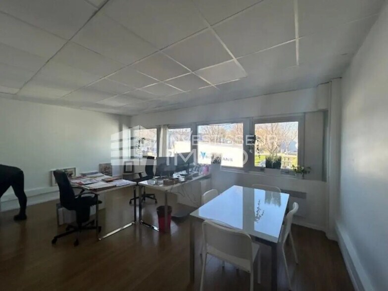 Bureau dans Torcy à louer - Photo de l’immeuble – Image 2 sur 9