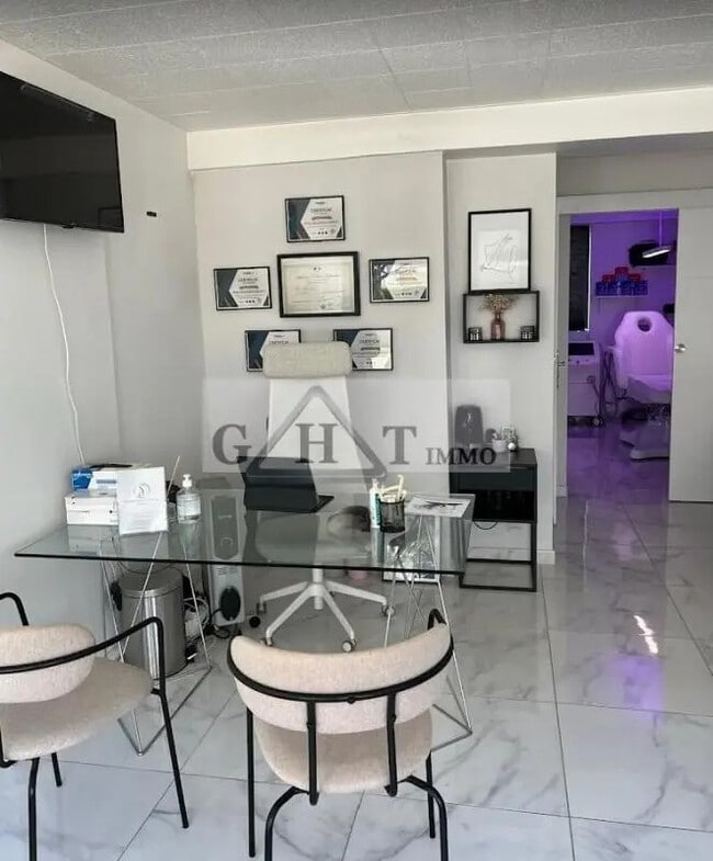 Plus de détails pour Local commercial à vendre