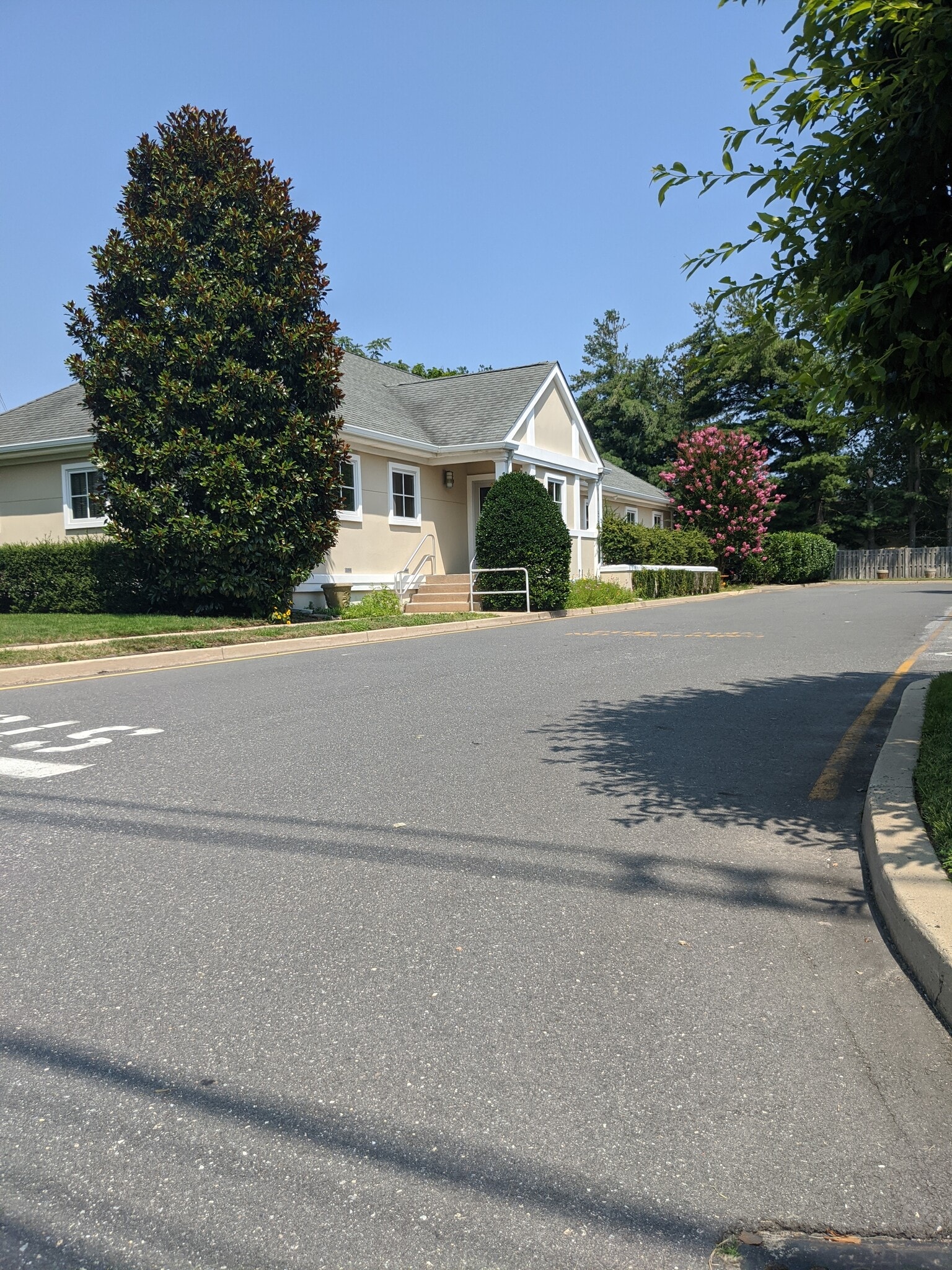 215 Monmouth Rd, Oakhurst, NJ à louer Photo intérieure– Image 1 sur 10