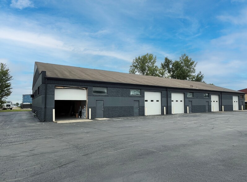 3061-3069 Lamb Ave, Columbus, OH à louer - Photo de l’immeuble – Image 3 sur 9