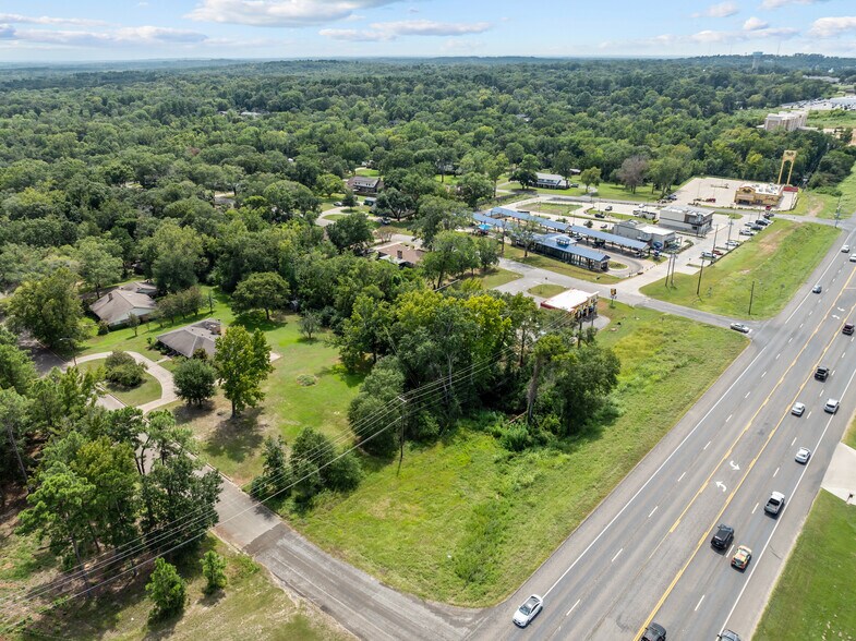 103 Wesley Dr, Palestine, TX à vendre - Photo de l’immeuble – Image 3 sur 12