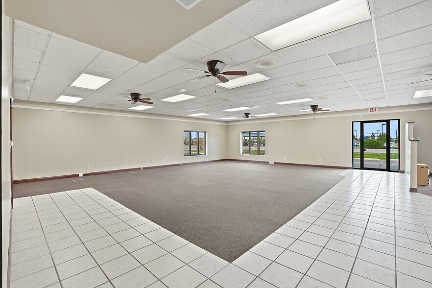 8080 E 109th Ave, Crown Point, IN à vendre - Photo de l’immeuble – Image 2 sur 25