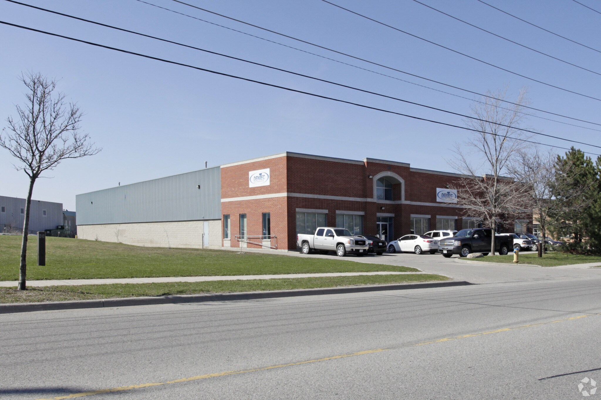 100 Harry Walker Pky, Newmarket, ON à louer Photo principale– Image 1 sur 11