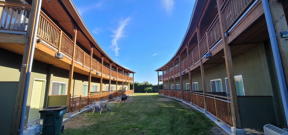 6203 Willow Av, Summerland, BC à vendre - Photo de l’immeuble – Image 3 sur 34