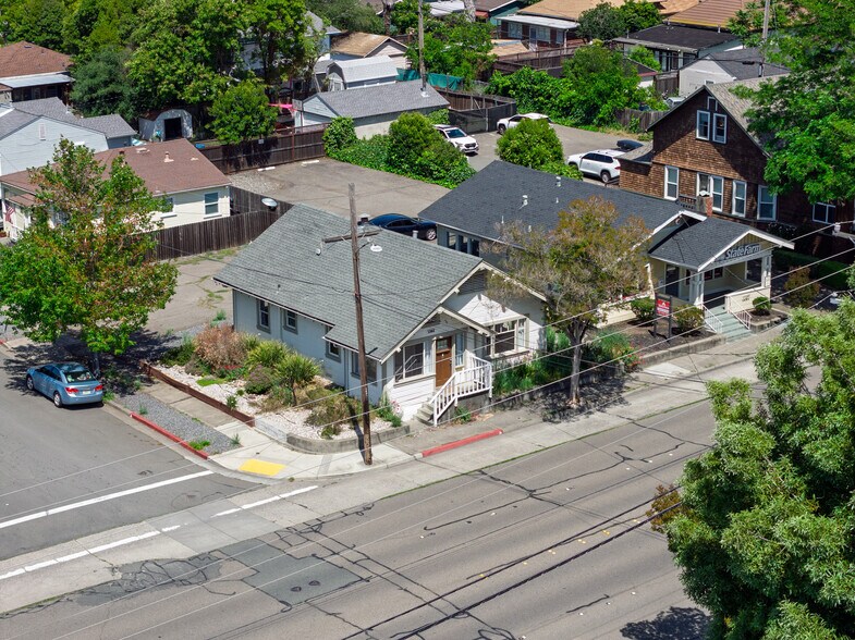 1203 College Ave, Santa Rosa, CA à vendre - Photo principale – Image 1 sur 30