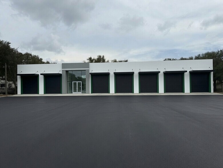 335 Commercial Ct, Venice, FL à vendre - Photo de l’immeuble – Image 1 sur 2