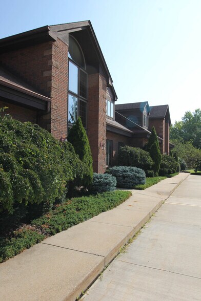 291 N Cleveland Massillon Rd, Akron, OH à vendre - Photo de l’immeuble – Image 3 sur 19