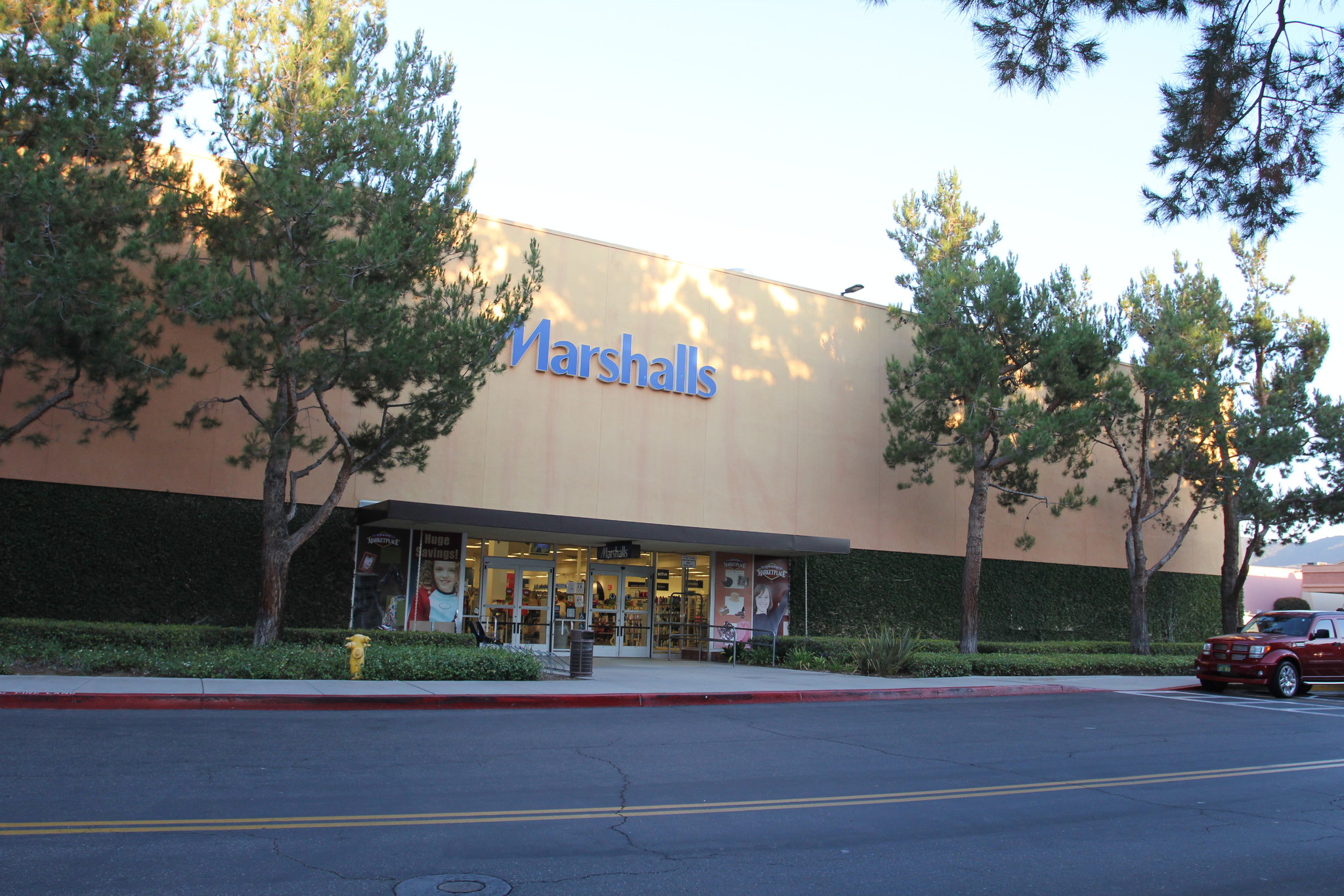 165-401 N Moorpark Rd, Thousand Oaks, CA à louer Photo de l’immeuble– Image 1 sur 2