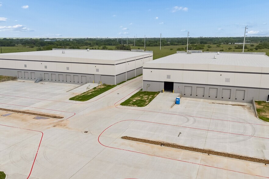 2694 Twinwood Pky, Brookshire, TX à louer - Photo de l’immeuble – Image 3 sur 8