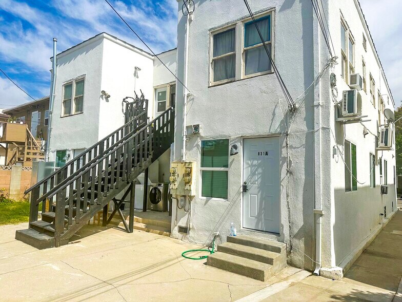 831 N Heliotrope Dr, Los Angeles, CA à vendre - Photo de l’immeuble – Image 2 sur 8