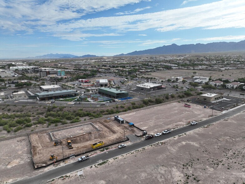 7761 N Canyon Creek, El Paso, TX à vendre - Photo de l’immeuble – Image 2 sur 5