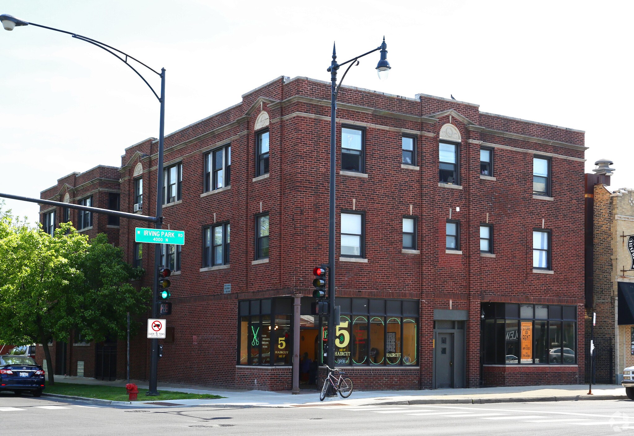 5003 W Irving Park Rd, Chicago, IL à louer Photo principale– Image 1 sur 8
