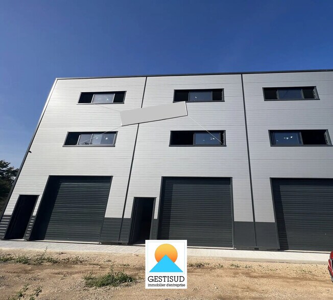 Local d’activités dans Aubagne à louer - Photo de l’immeuble – Image 2 sur 5