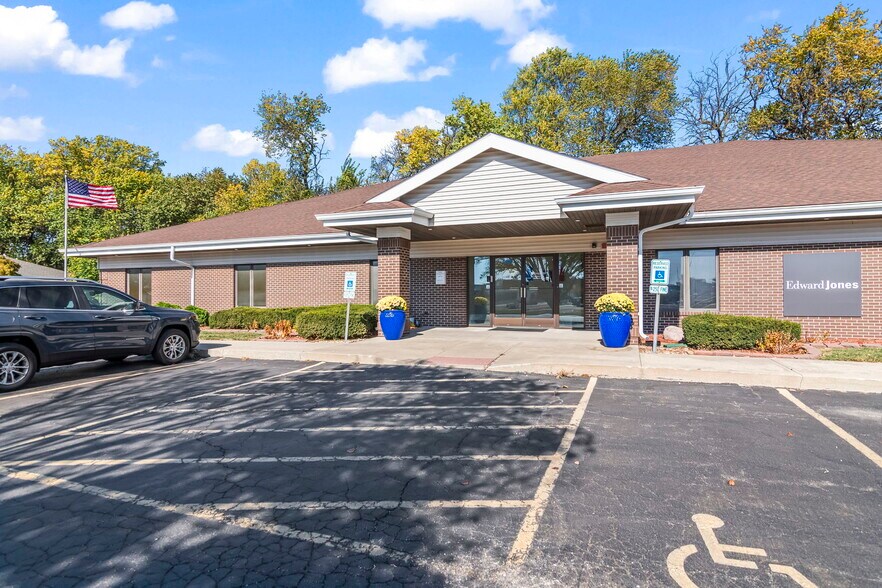 2509 W Iles Ave, Springfield, IL à louer - Photo de l’immeuble – Image 2 sur 21