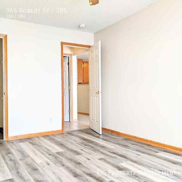 966-976 Robert St S, West Saint Paul, MN à vendre - Photo de l’immeuble – Image 3 sur 10