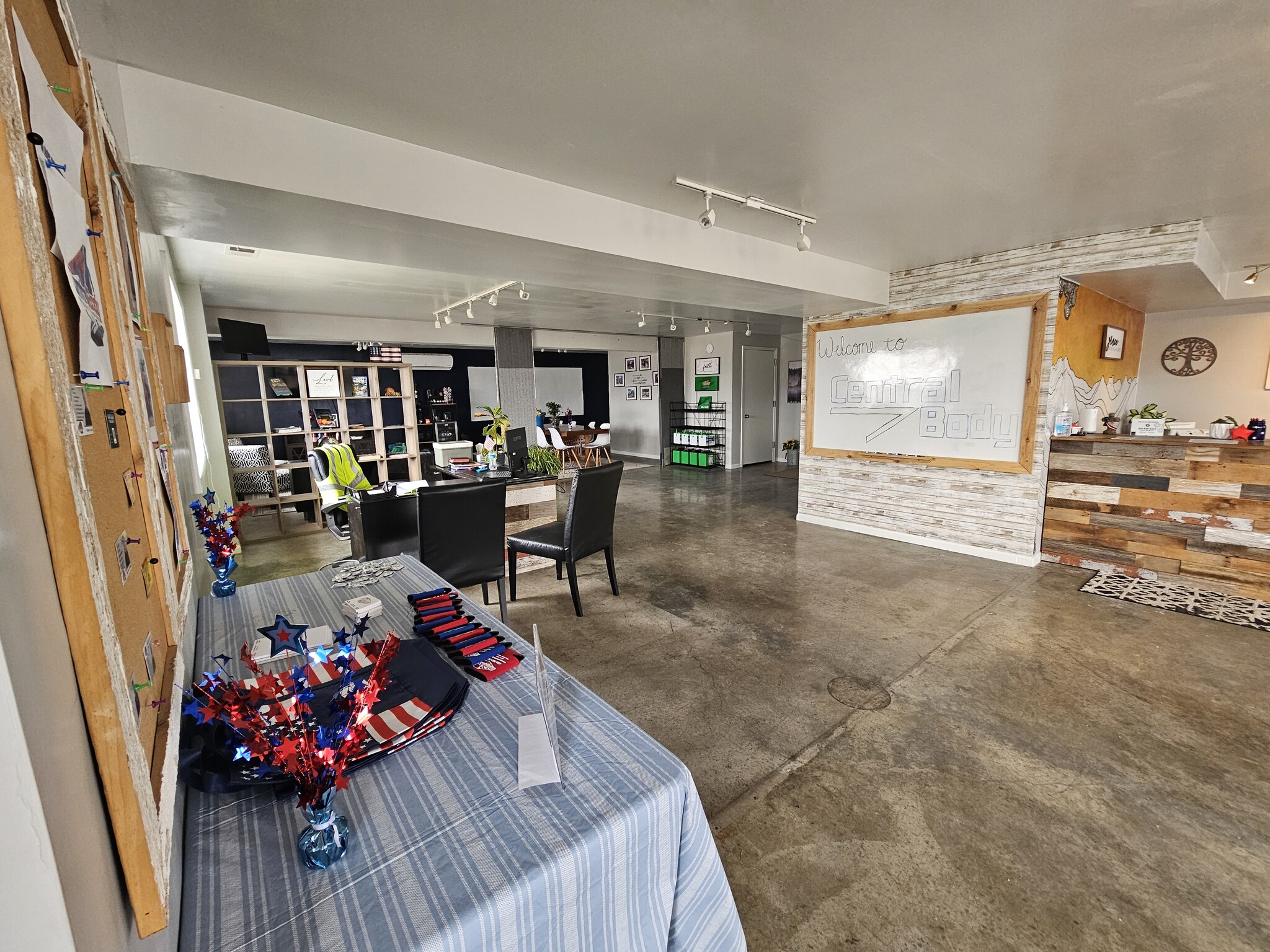 24105 W 43rd St, Shawnee, KS à louer Hall d’entrée– Image 1 sur 11