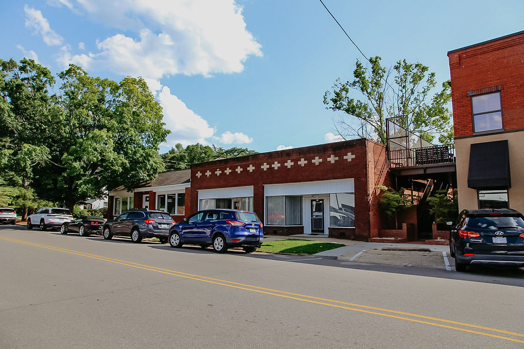 130 E Connecticut Ave, Southern Pines, NC à louer Photo principale– Image 1 sur 9