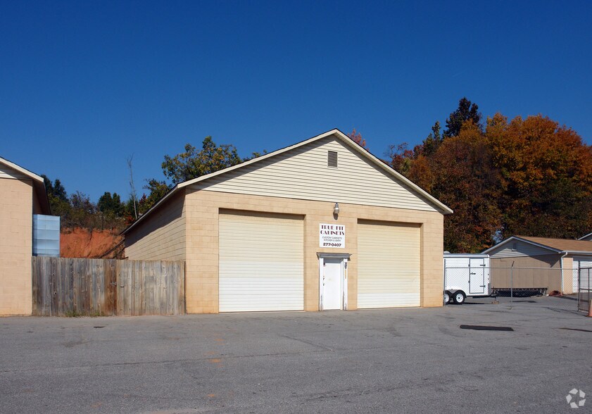 202 Conestee Rd, Greenville, SC à louer - Photo de l’immeuble – Image 2 sur 7