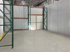 2507 Investors Row, Orlando, FL à louer Photo intérieure– Image 2 sur 2