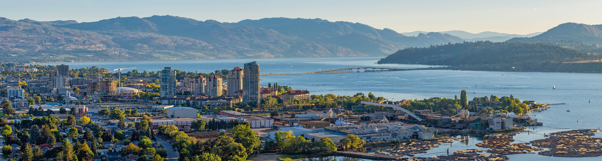3240 Hilltown Dr, Kelowna, BC à vendre Photo principale– Image 1 sur 2