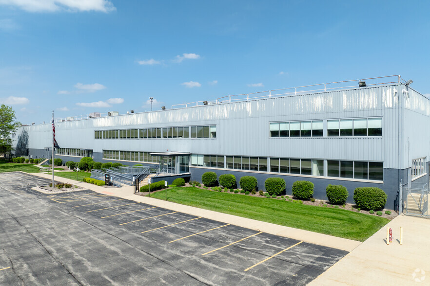 1717 Gifford Rd, Elgin, IL à louer - Photo de l’immeuble – Image 1 sur 6