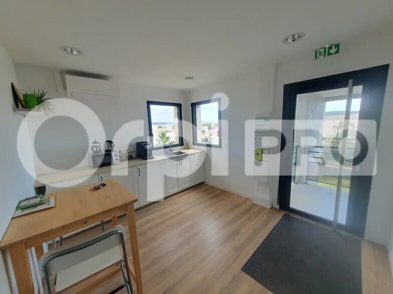 Bureau dans Calvisson à vendre - Photo de l’immeuble – Image 3 sur 7