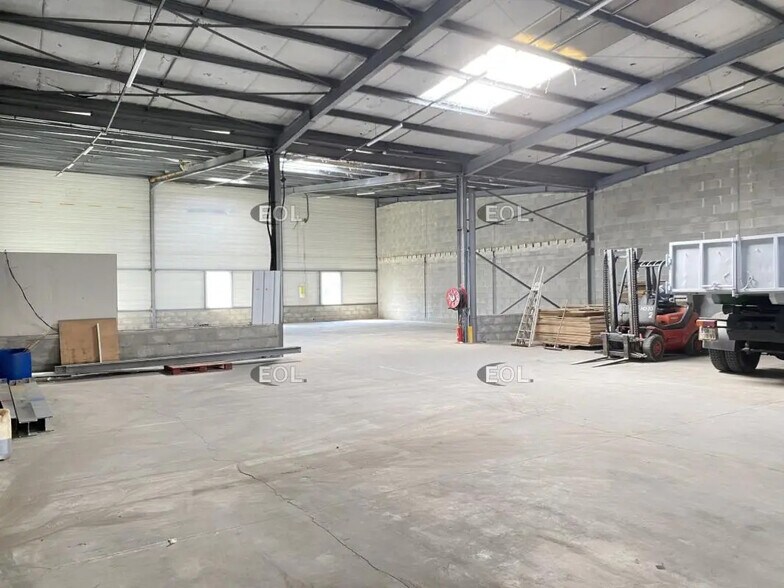 Industriel/Logistique dans Toussieu à louer - Photo de l’immeuble – Image 3 sur 17