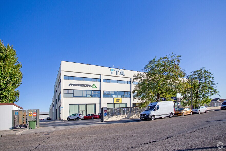 Industriel/Logistique dans San Fernando de Henares, Madrid à vendre - Photo de l’immeuble – Image 2 sur 4