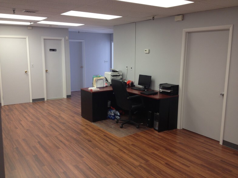 431 N Midland Ave, Saddle Brook, NJ à louer - Photo intérieure – Image 3 sur 5
