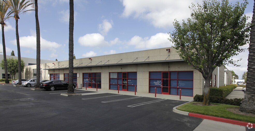 2941 W MacArthur Blvd, Santa Ana, CA à louer - Photo de l’immeuble – Image 3 sur 5