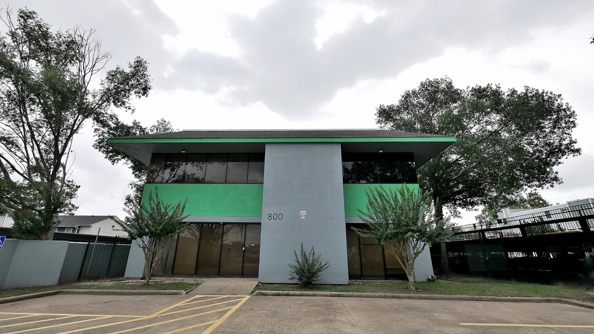 800 Tully Rd, Houston, TX à louer Photo de l’immeuble– Image 1 sur 17