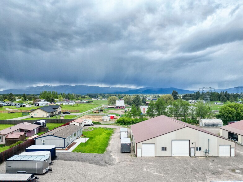 83 Sweebee Ln, Columbia Falls, MT à vendre - Photo principale – Image 1 sur 41