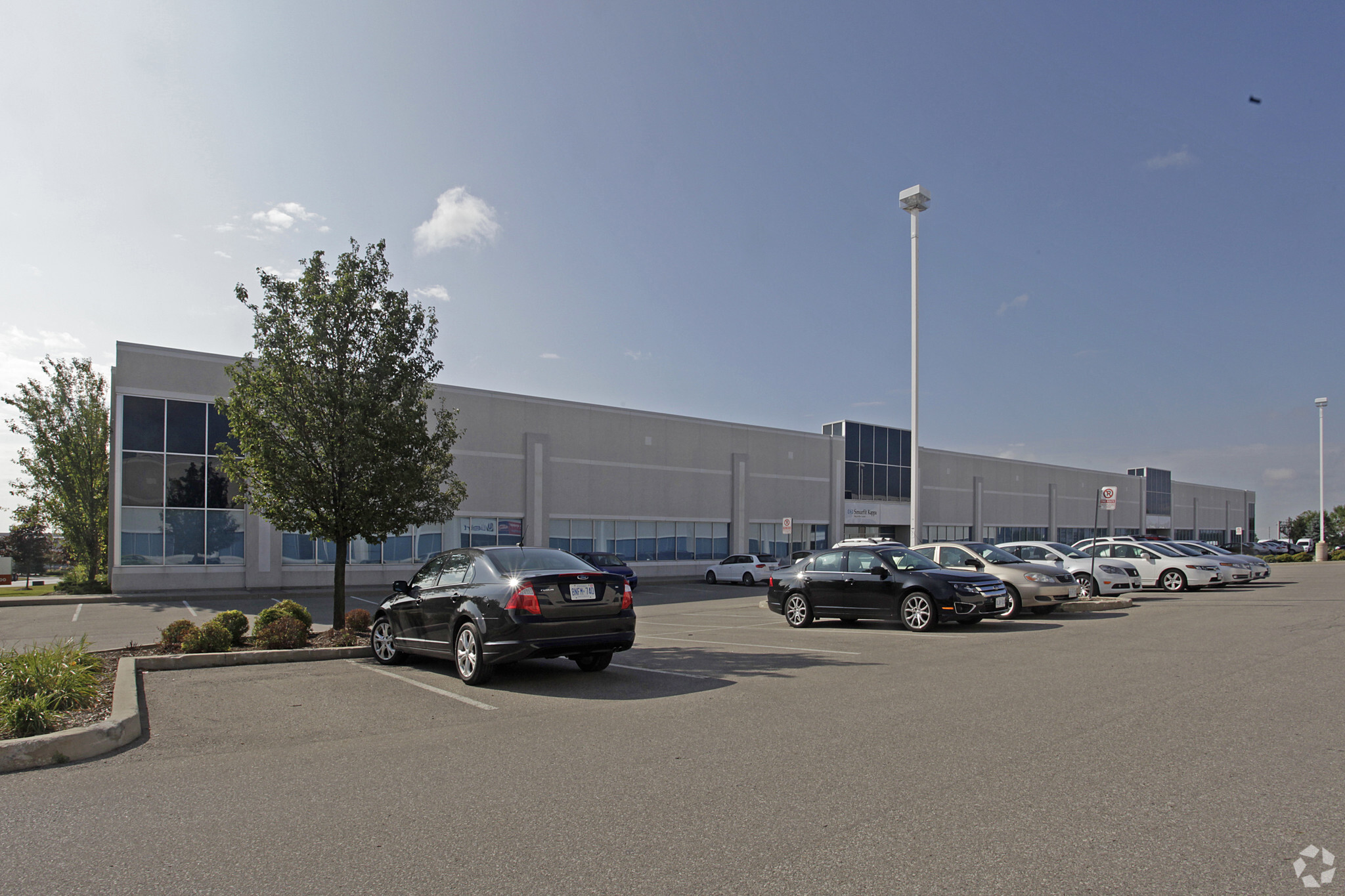 3550 Laird Rd, Mississauga, ON à louer Photo de l’immeuble– Image 1 sur 3