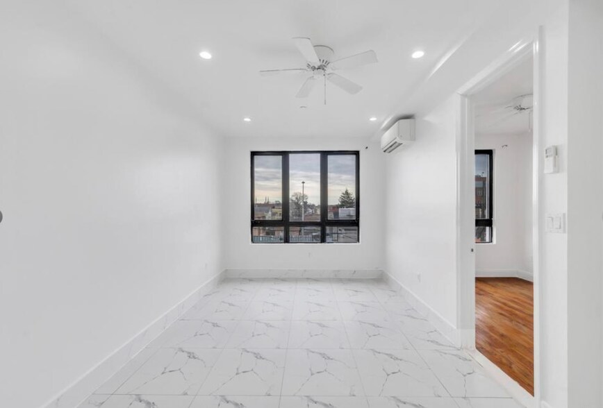 12511 101st Ave, South Richmond Hill, NY à vendre - Photo de l’immeuble – Image 3 sur 10