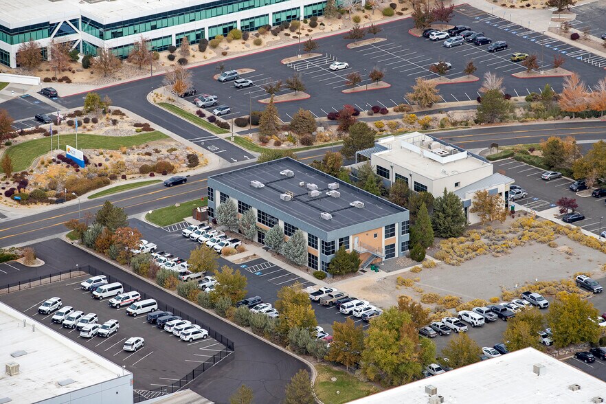 9222 Prototype Dr, Reno, NV à louer - Photo principale – Image 2 sur 27