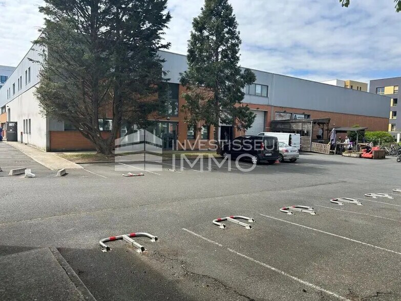 Local d’activités dans Massy à louer - Photo de l’immeuble – Image 3 sur 5