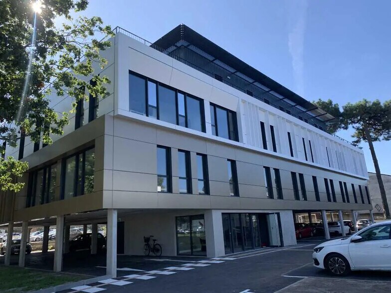 Bureau dans Pessac à louer - Photo de l’immeuble – Image 1 sur 17