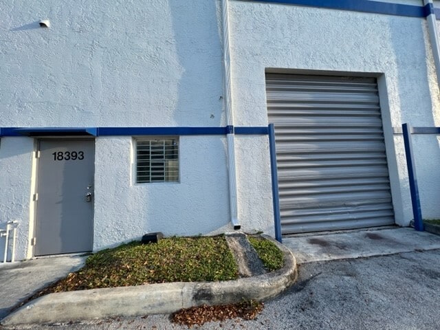 18227-18243 NE 4th Ct, Miami, FL à louer Photo de l’immeuble– Image 1 sur 4