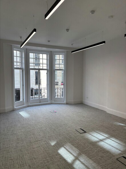 63 Grosvenor St, Londres à louer - Photo de l’immeuble – Image 2 sur 8